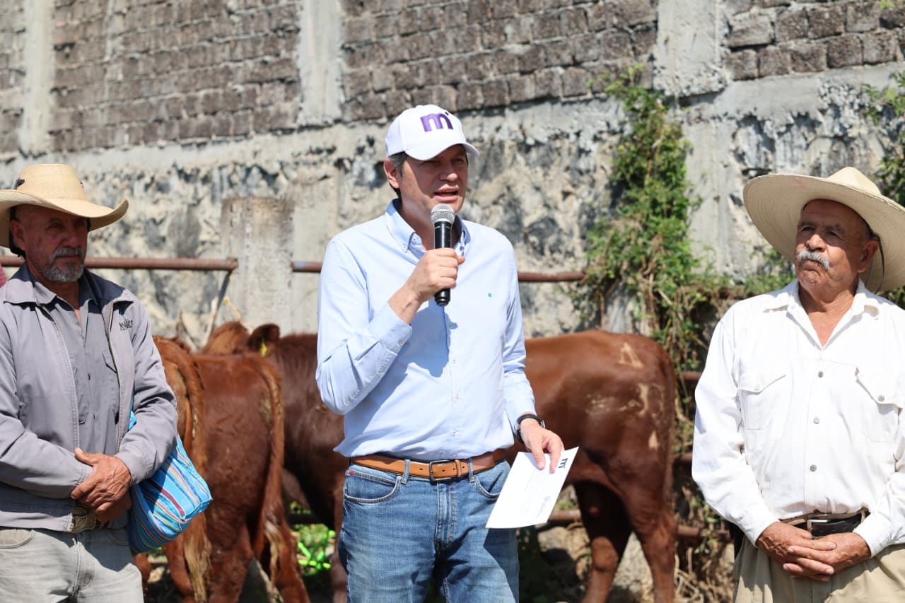 Expresa Alfonso Martínez su solidaridad a productores del área rural
