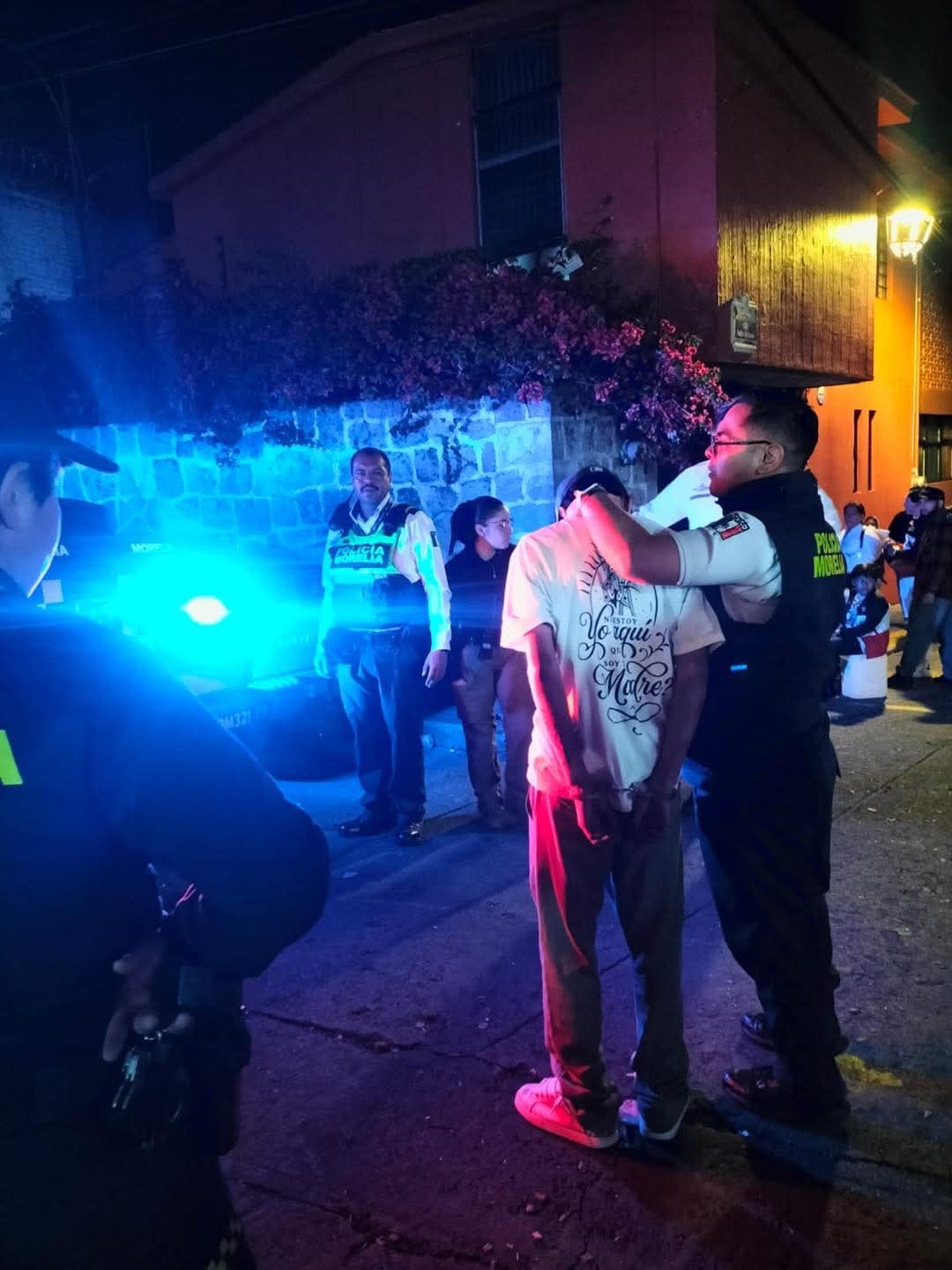 Mujer resulta lesionada por cohetón durante peregrinación en Morelia