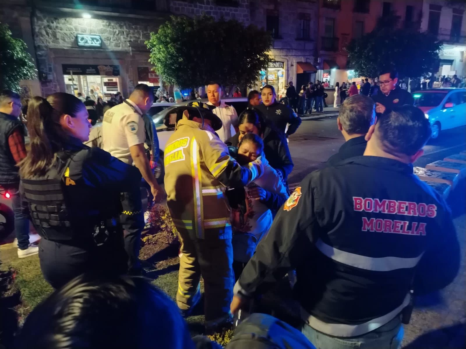 Mujer resulta lesionada por cohetón durante peregrinación en Morelia