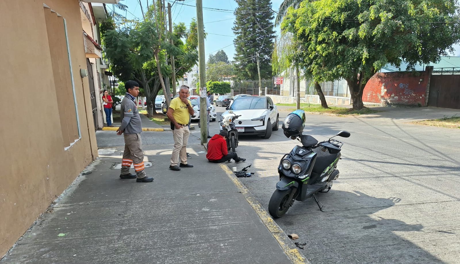 Accidentes de motocicleta dejan dos lesionados, en distintos puntos de Uruapan