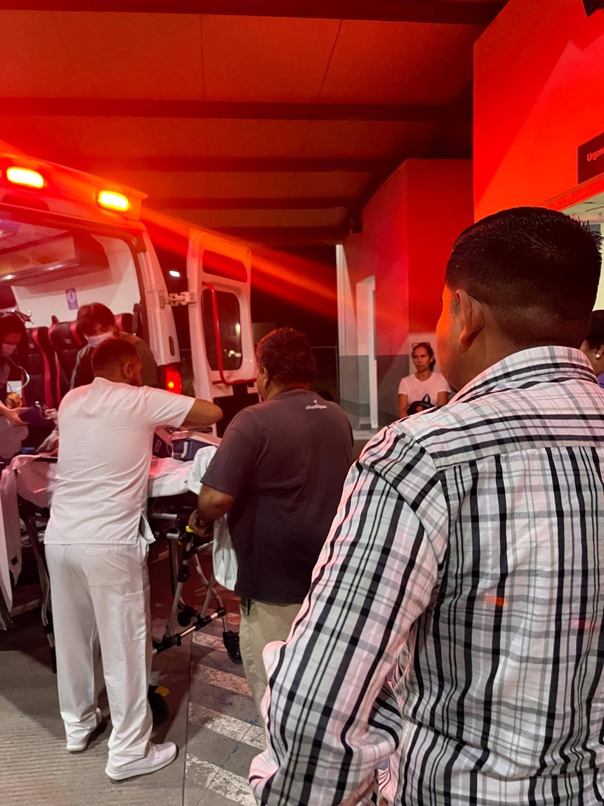 El mar se los llevó: angustia y esperanza en la playa Las Brisas