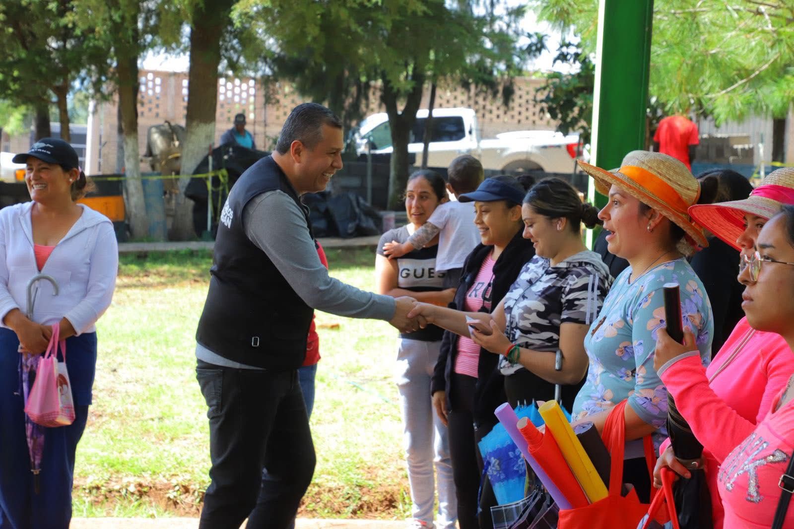 Échale una Mano a las Escuelas cierra 2025 con más de 950 planteles atendidos en Morelia: JC Barragán