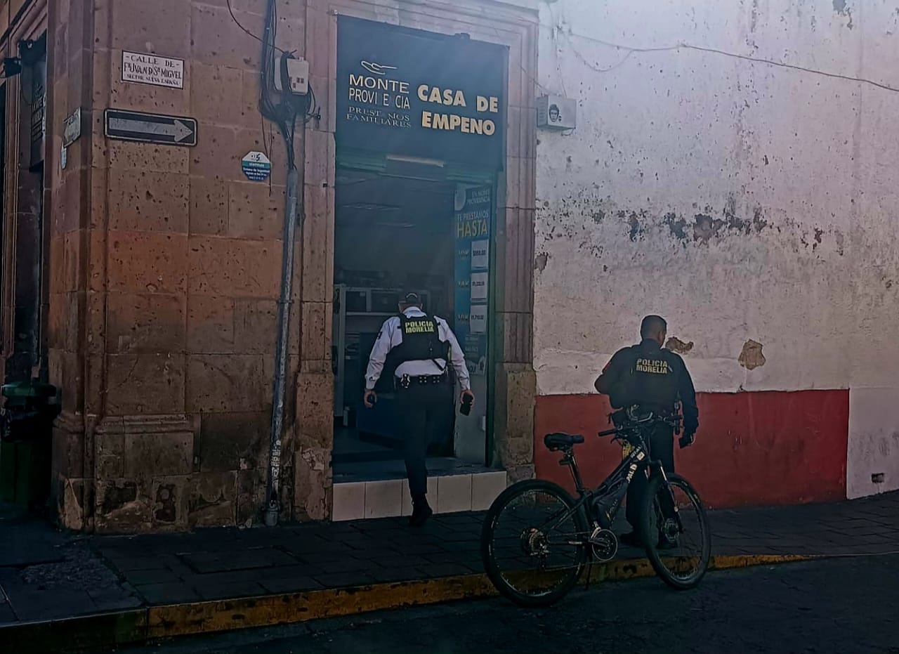 Delincuentes roban joyería en casa de empeño del centro de Morelia 