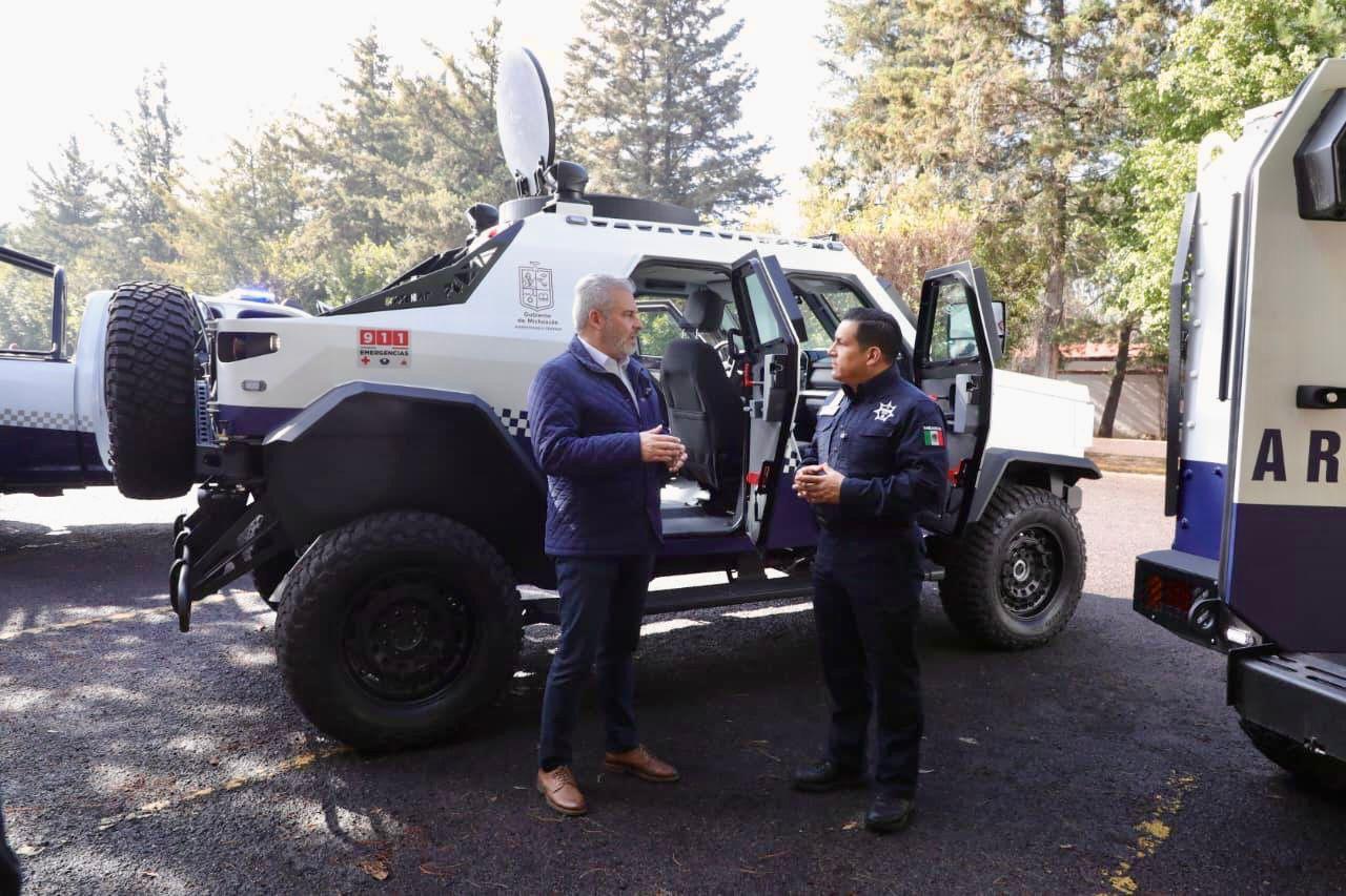 Bedolla refuerza combate al crimen con nuevos vehículos blindados