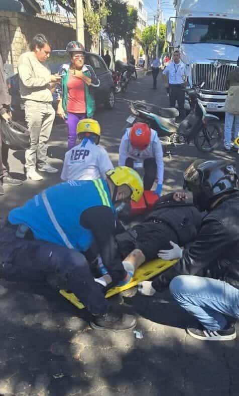 Se accidenta motorrepartidor sobre Calzada La Huerta, en Morelia