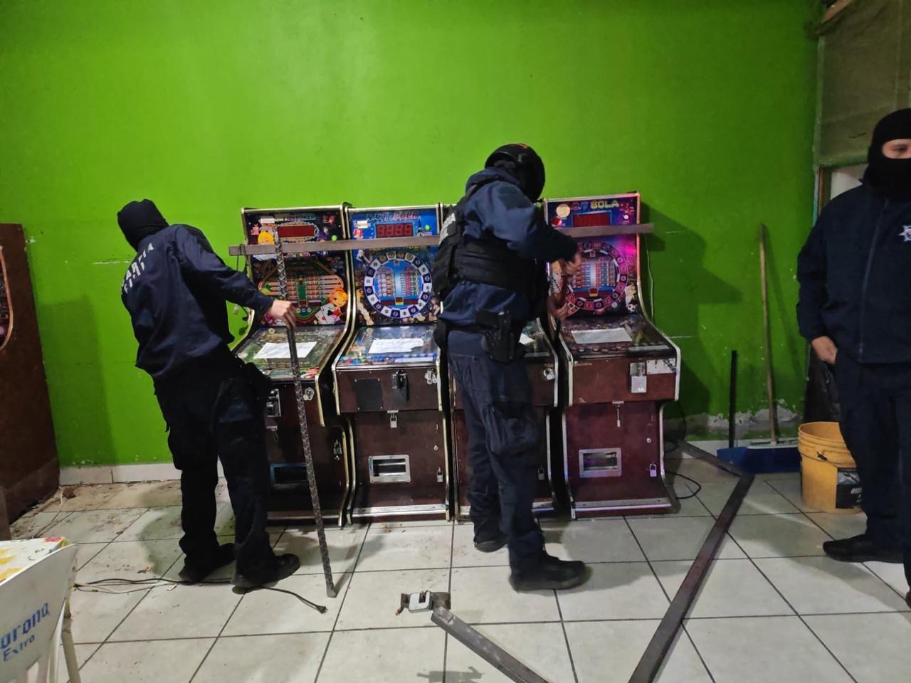 FGE realiza 16 cate0s y asegur4 107 máquinas tragamonedas, en Maravatío 