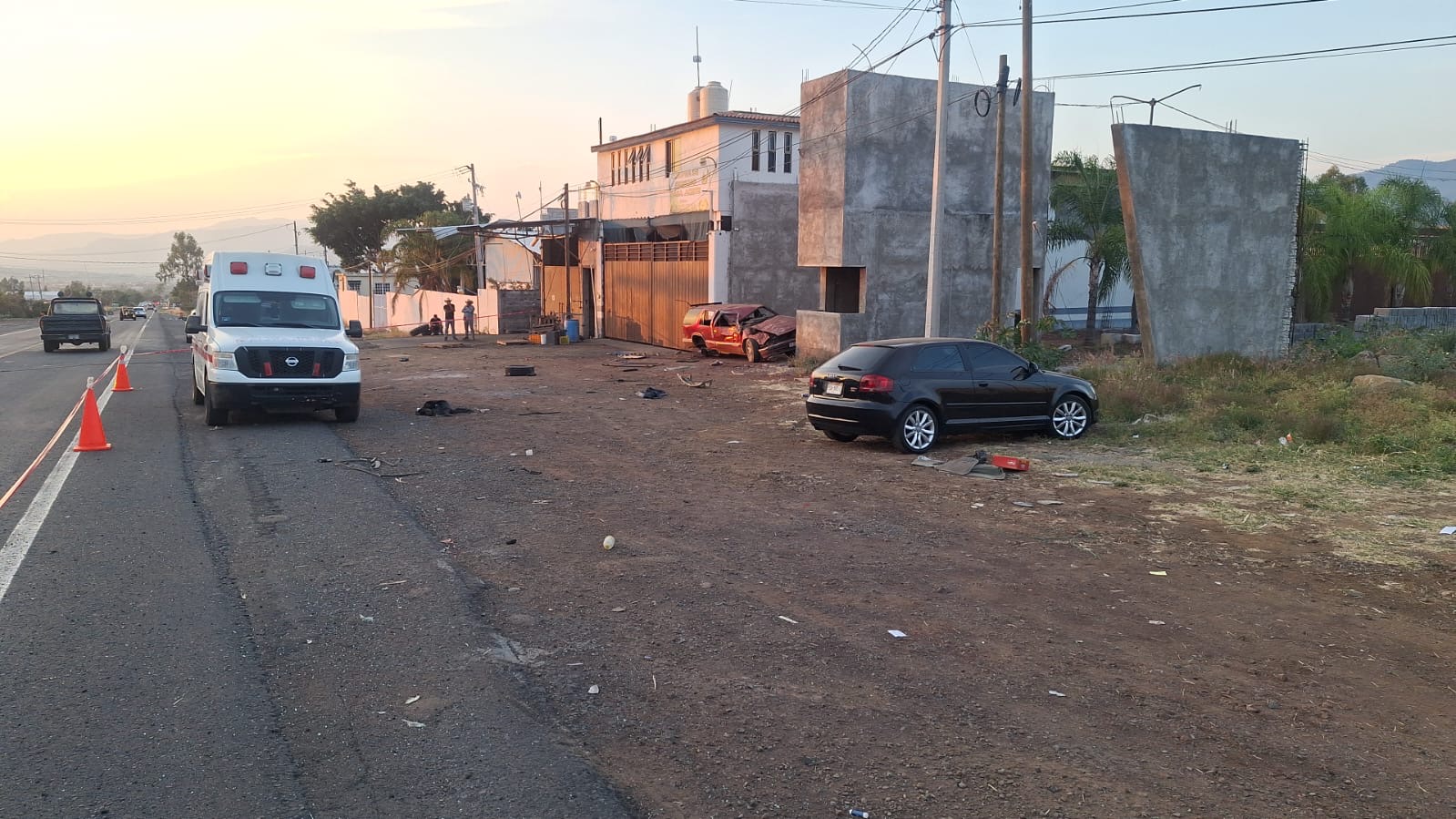 Joven perece al volcar camioneta en Peribán