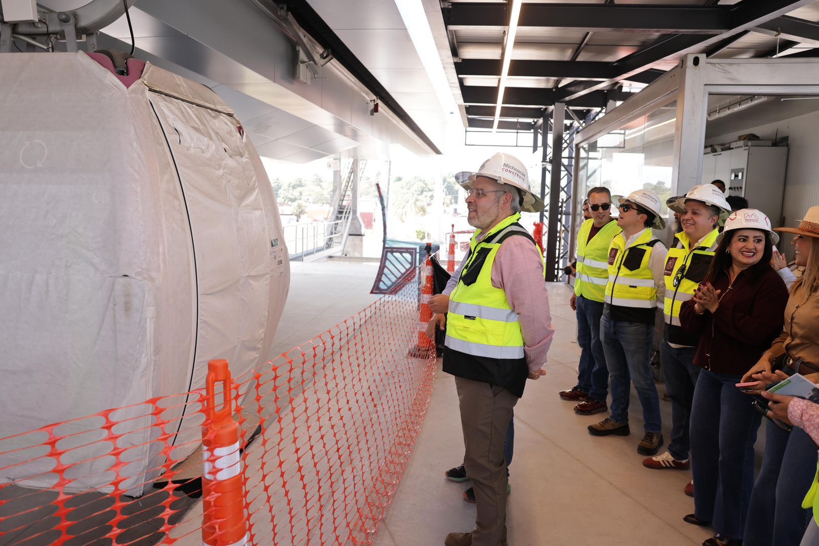 Teleférico de Uruapan alcanza el 99.4 por ciento de avance; Bedolla supervisa la obra junto con legisladores