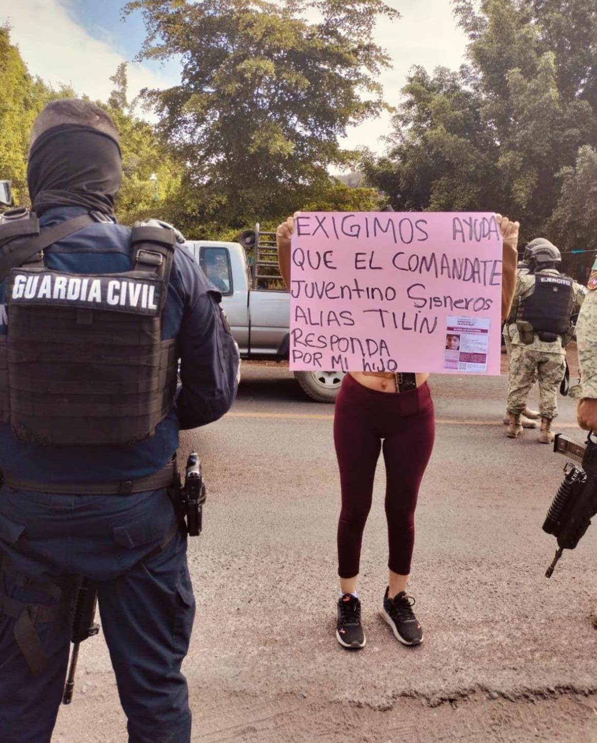 Habitantes de La Ruana bloquean carretera en Buenavista; exigen presentación con vida de familiares desaparecidos
