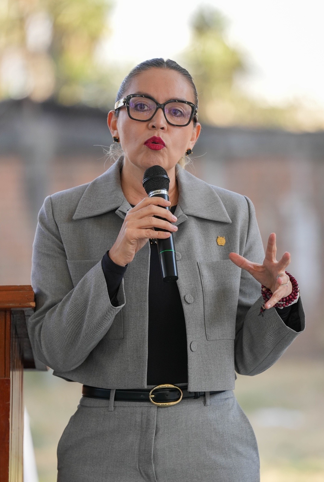 A tomar decisiones responsables y luchar contra la violencia, exhorta Yarabí Ávila a estudiantes de preparatoria
