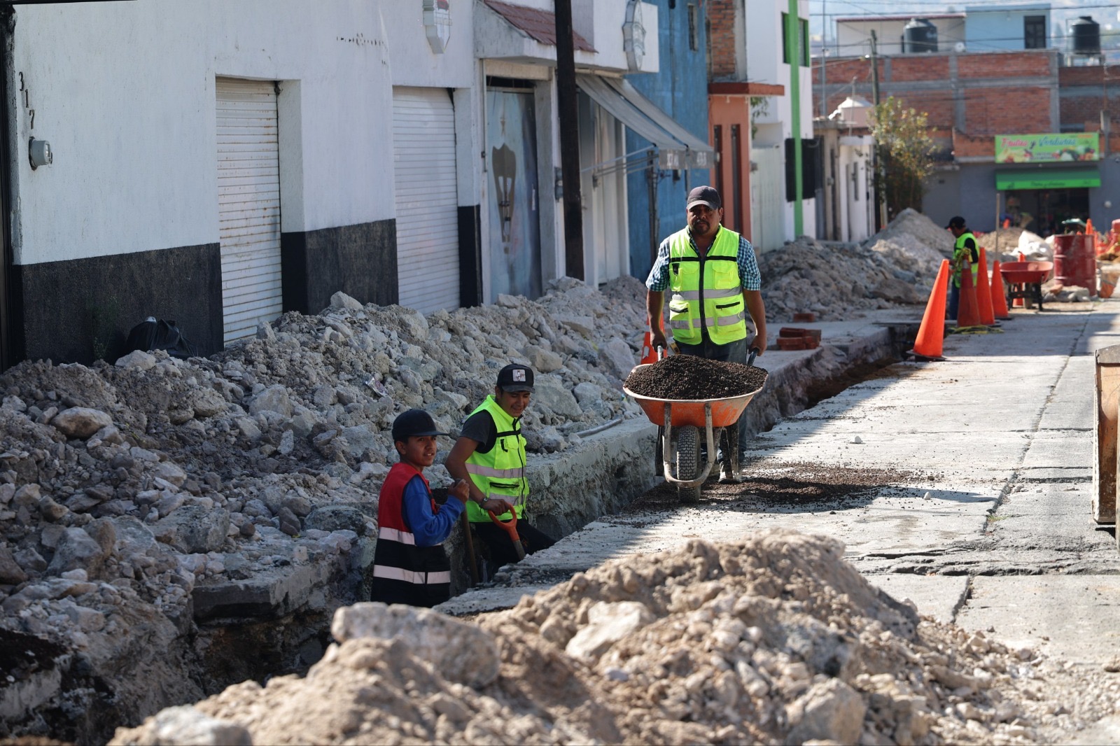 En Santa María, supervisa Alfonso Martínez obras sanitarias