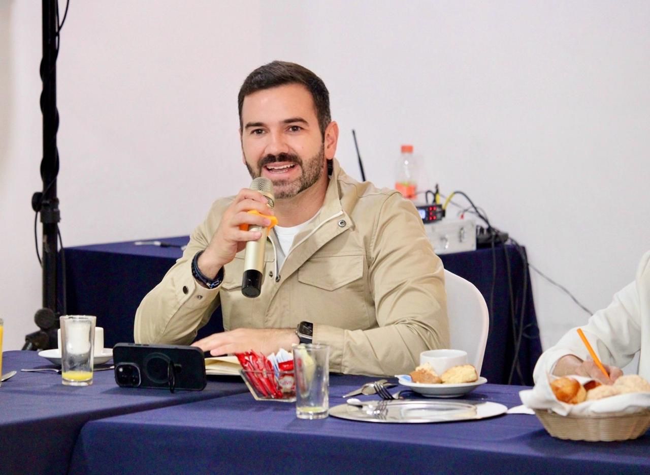 Pide Yankel Benítez a ciudadanos que denuncien cobros excesivos de tarifas de estacionamientos públicos para poder sancionarlos