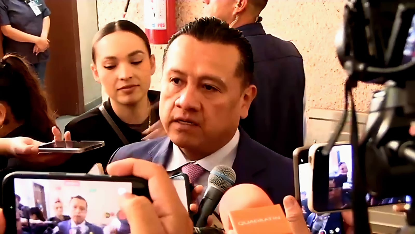 Grecia Quiroz presenta solicitud de investigación; FGE verificará 11 videos antes de integrarlos al expediente