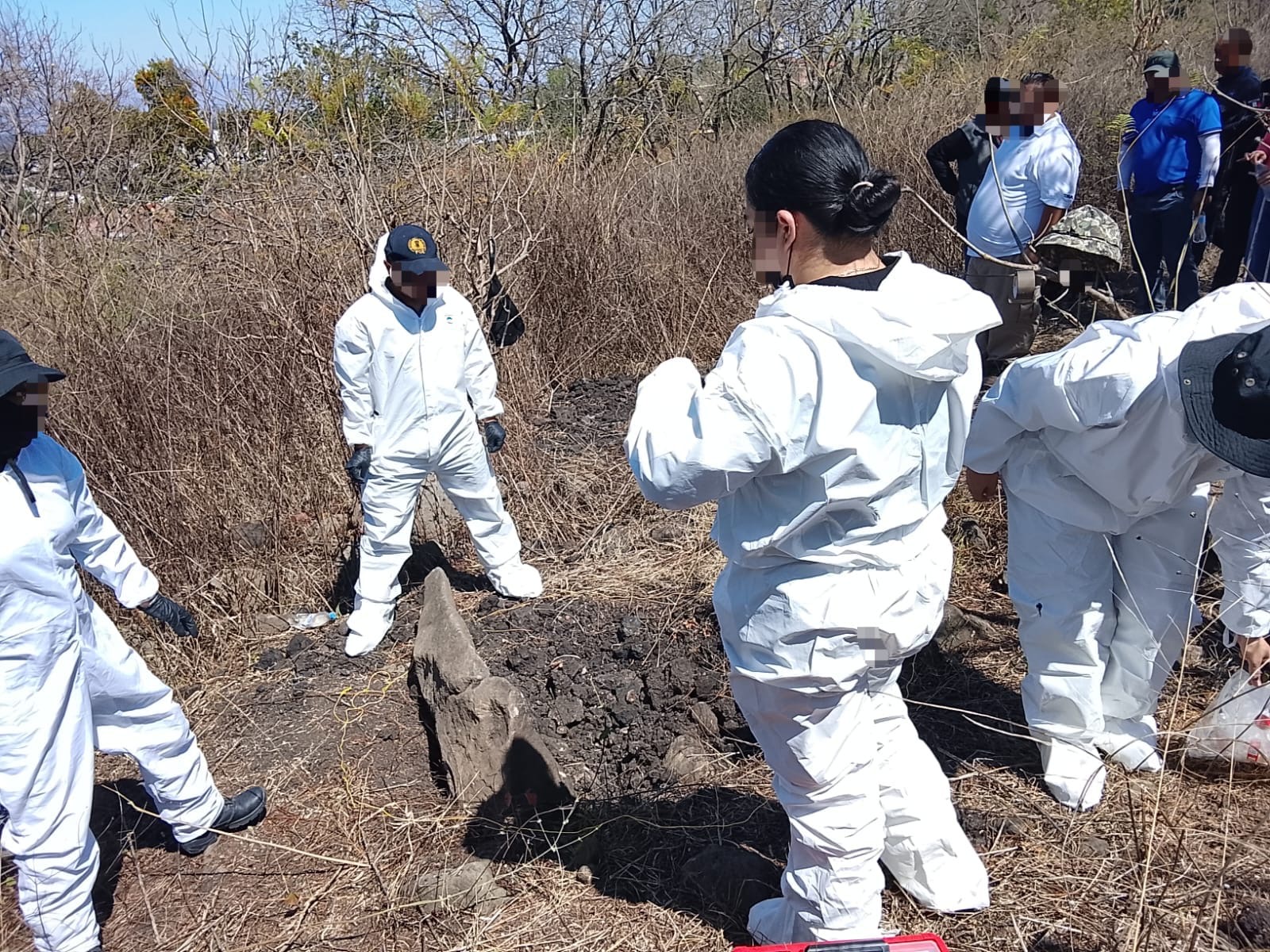 FGE continúa con acciones de búsqueda forense en el Cerro de la Cruz, en Jacona