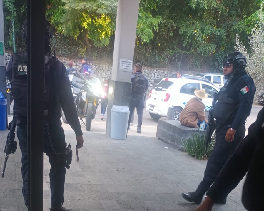 Pistolero perpetra robo en el Hospital Civil de Uruapan y huye 