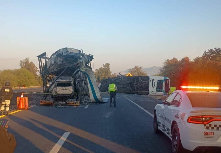 Una enfermera Uruapense y su padre, los fallecidos en choque de autobús contra madrina calcinada
