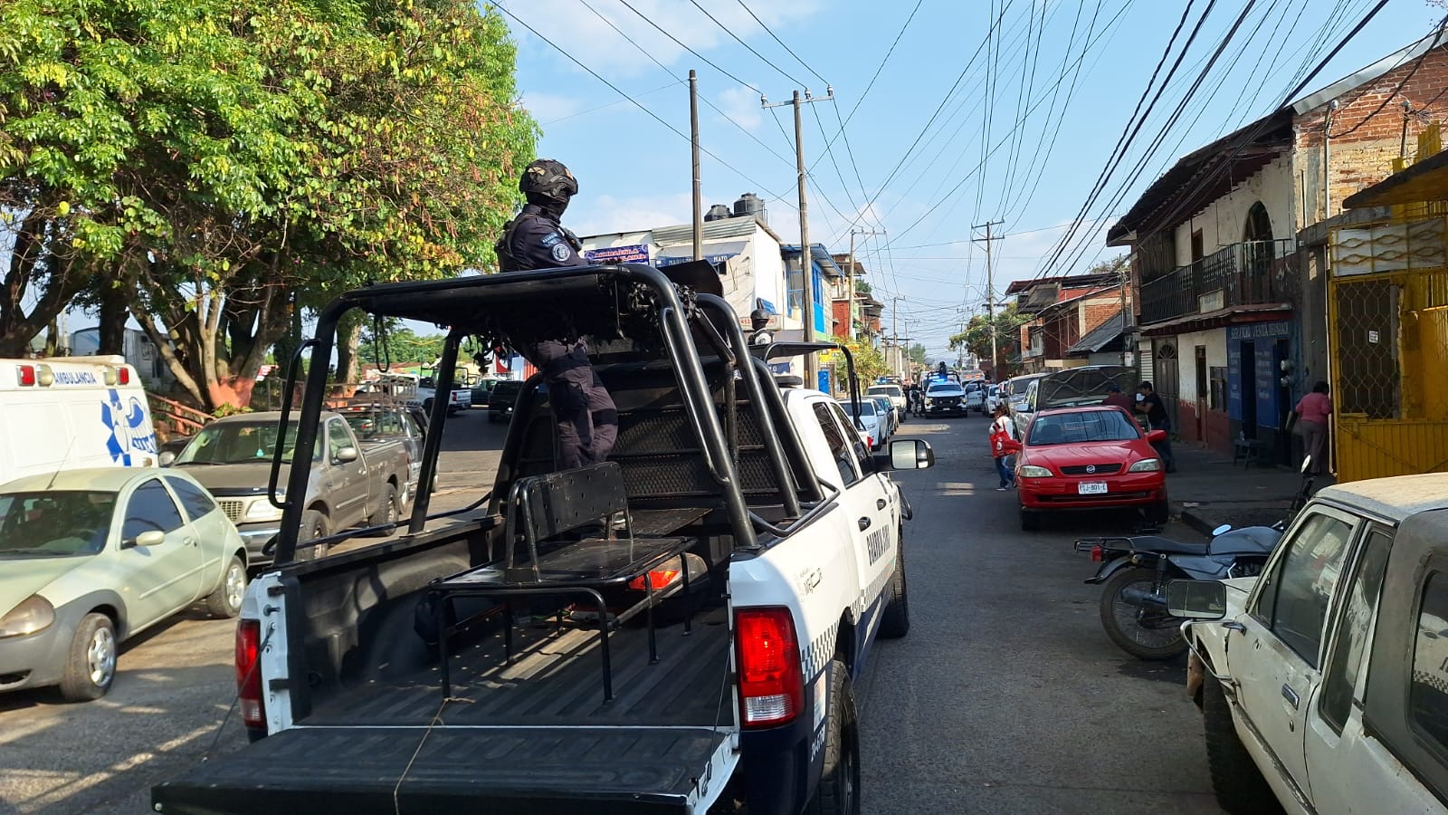Ejecutan a dos hombres y les dejan narcomensaje, al poniente de Uruapan