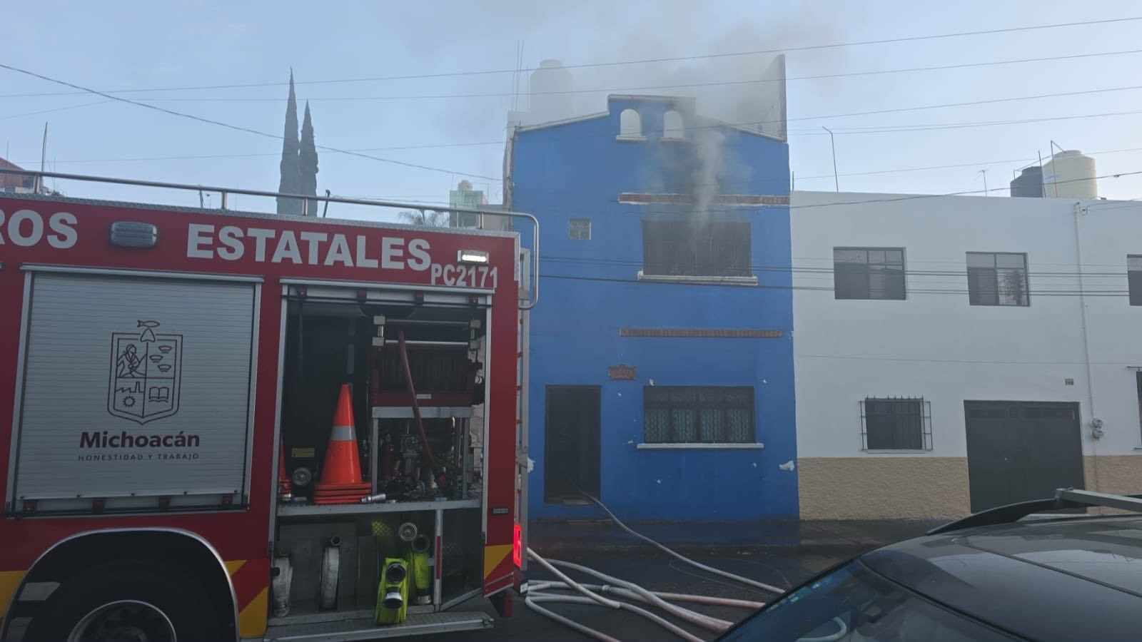 Vecinos reportan incendio en vivienda de la colonia Obrera, en Morelia