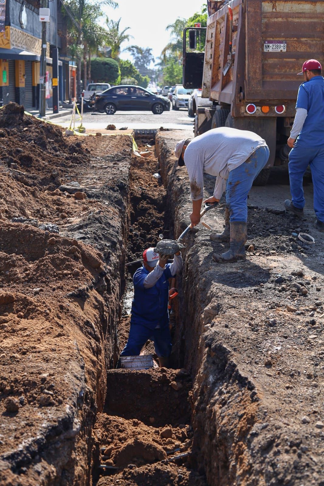 Adolfo Torres destaca atención puntual a reportes con sustitución de drenaje en Prados Verdes