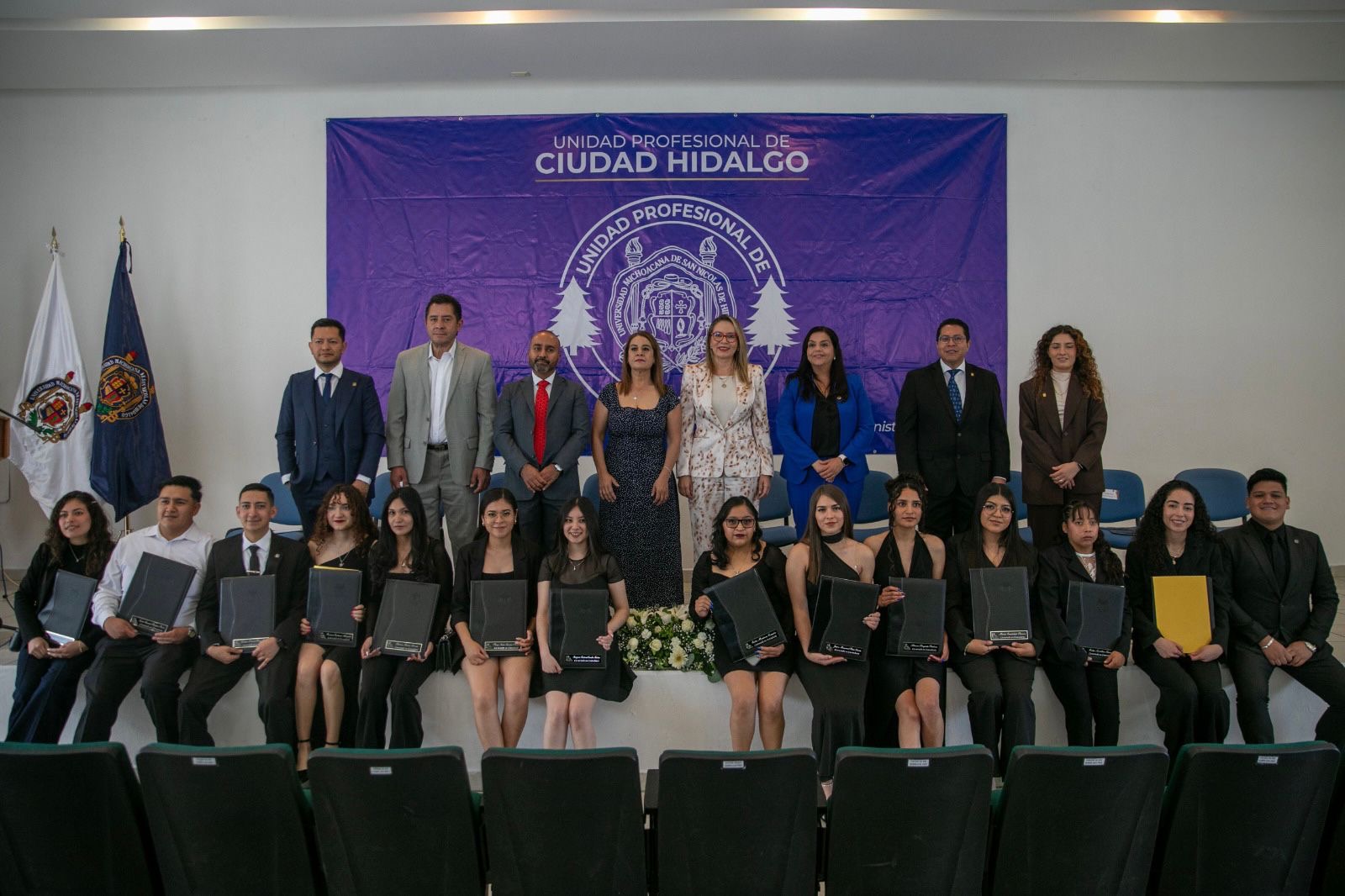 La rectora nicolaita, Yarabí Ávila González, acompañó a los jóvenes en su graduación