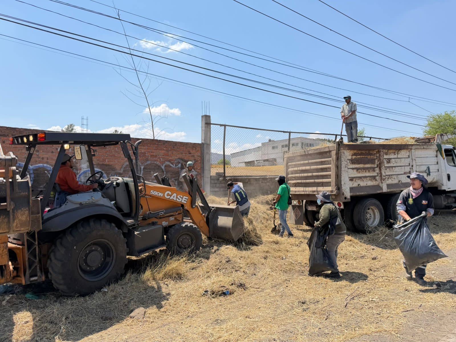 Gobierno de Alfonso Martínez implementa jornada de limpieza en salida a Charo