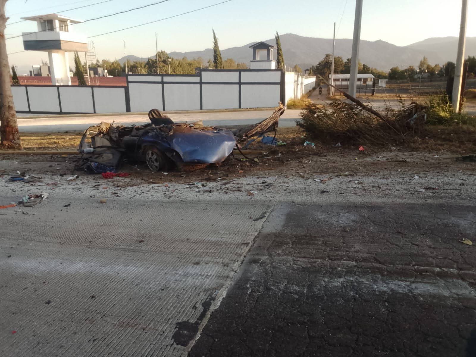 Tráiler cargado con fertilizante participa en choque múltiple que deja 5 muertos y 6 lesionados en la Toluca-Zitácuaro