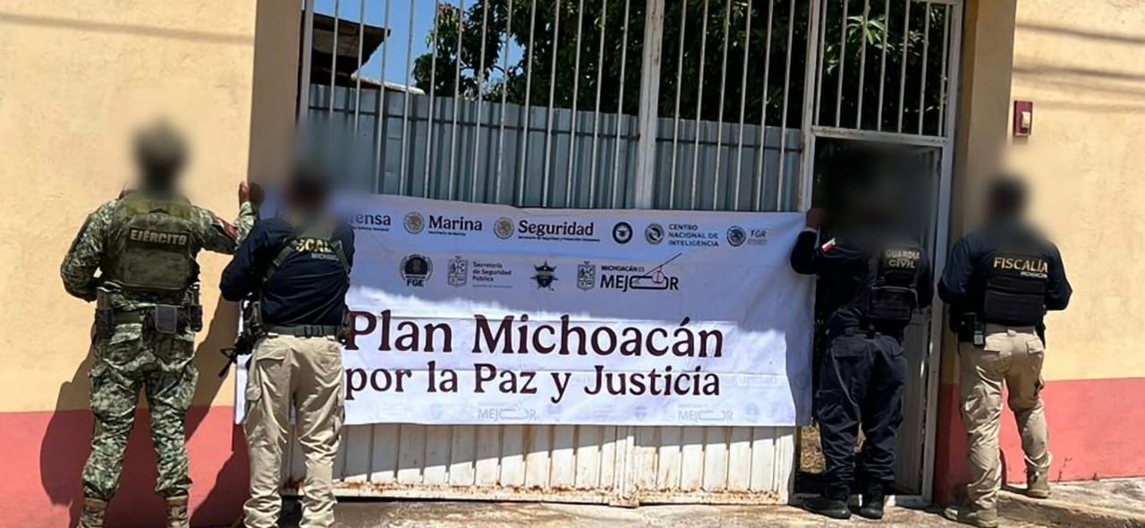 Lanzan desde drones tres artefact0s explosiv0s y caen en el patio de una casa en Queréndaro 