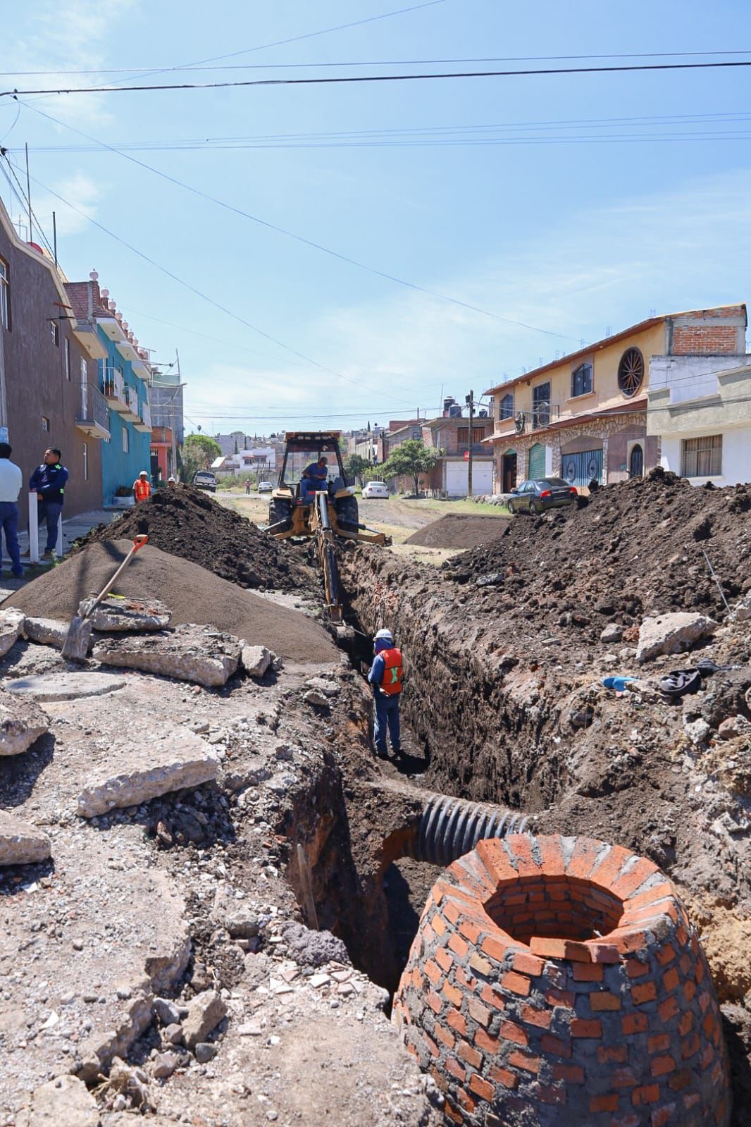 Más obra, mejores servicios en la colonia Ilustres Novohispanos: Adolfo Torres