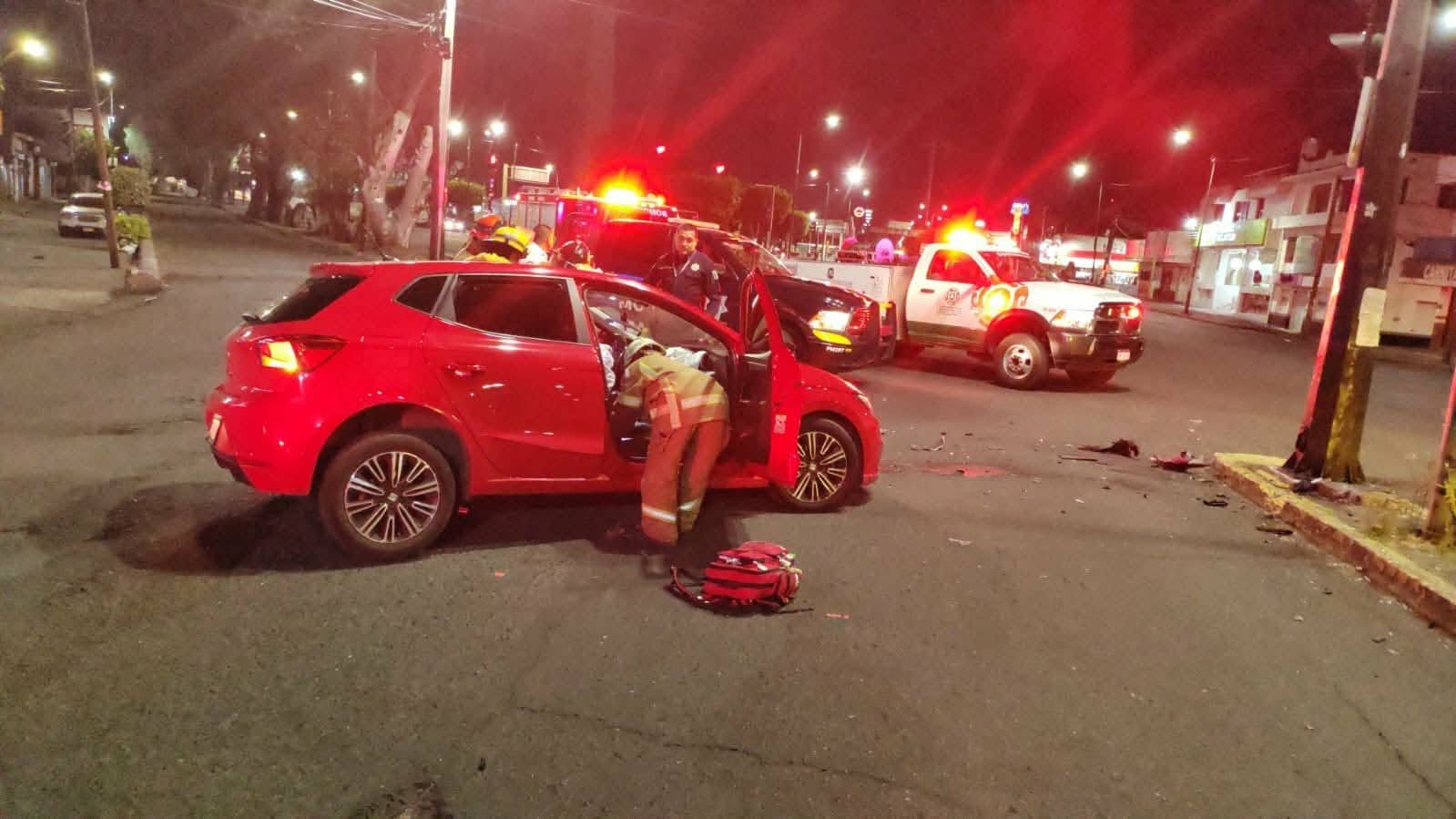 Accidente automovilístico deja un herido cerca del Obelisco a Lázaro Cárdenas, en Morelia 