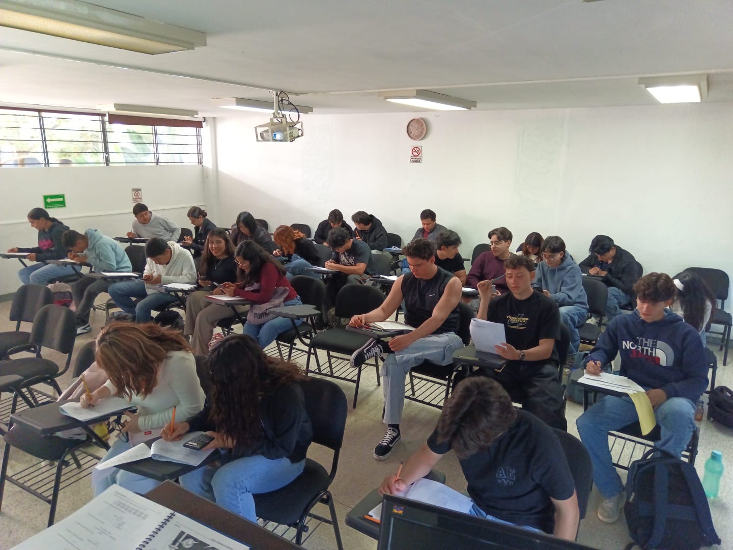 CON LAS PILAS RECARGADAS REGRESAN NICOLAITAS A CLASES PARA CONCLUIR SEMESTRE