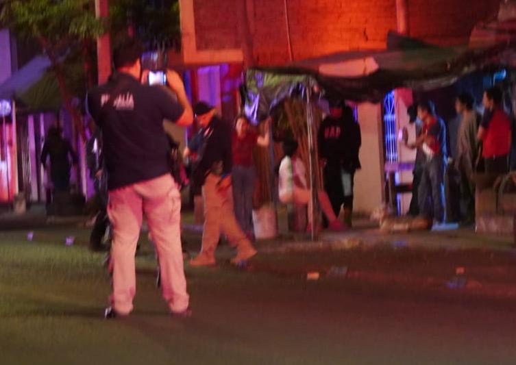 Criminales atacan a balaz0s a pareja, en la Generalísimo Morelos de Zamora